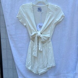 Princess Polly Cream Tie Front Notched Romper- Women’s Size 0- NEW